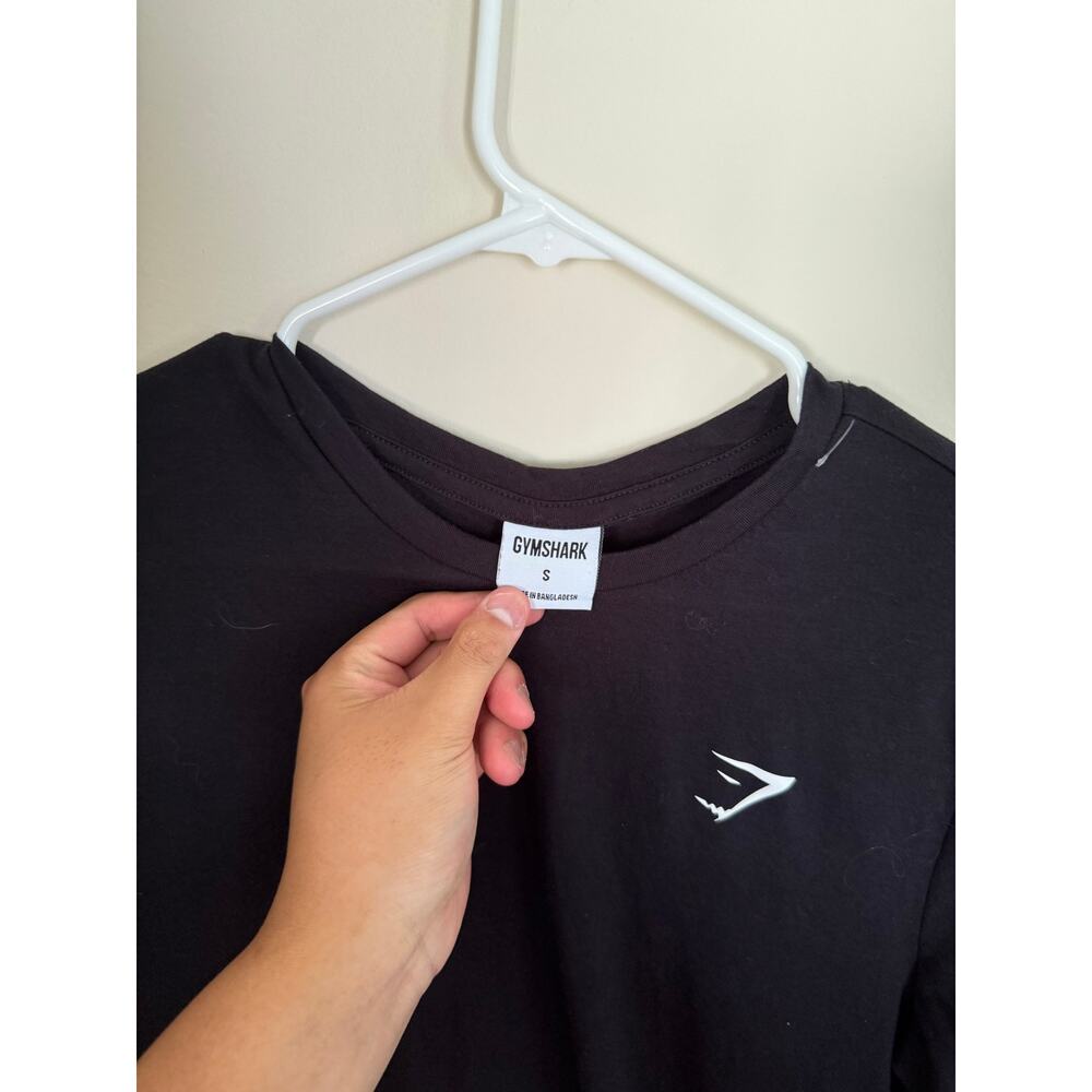 Gymshark Crest Long Sleeve T-Shirt Black Workout Activewear Fitness Athlesuire - Picture 4 of 9